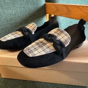 Sanctuary Black and Tan Womens Flats (NIB)